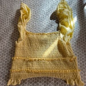 Cutest yellow summer/ spring top